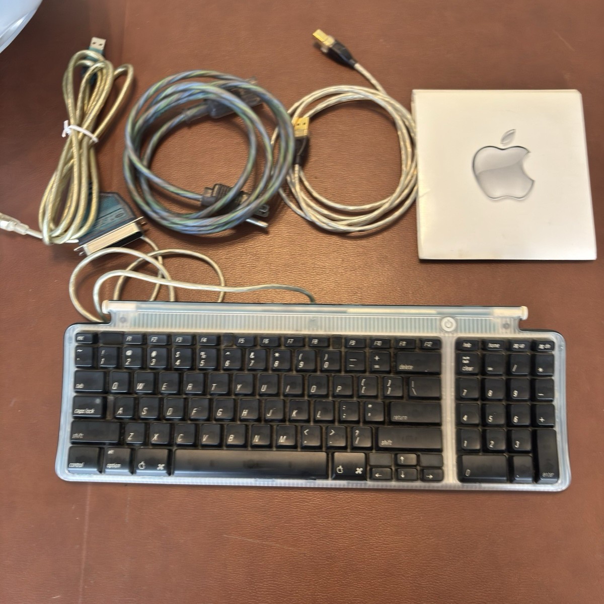 Apple iMac G3/233 Bondi Blue W/ Keyboard, Cords, Discs OS 9.2