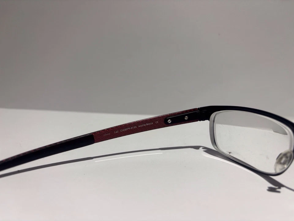 Oakley матовый черный/красный углерода пластина OX5079-0155 прямоугольник свет мужской - Изображение 3 из 4