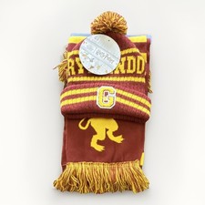 Harry Potter Wizarding World Gryffindor Scarf and Stocking Hat Set NEW 