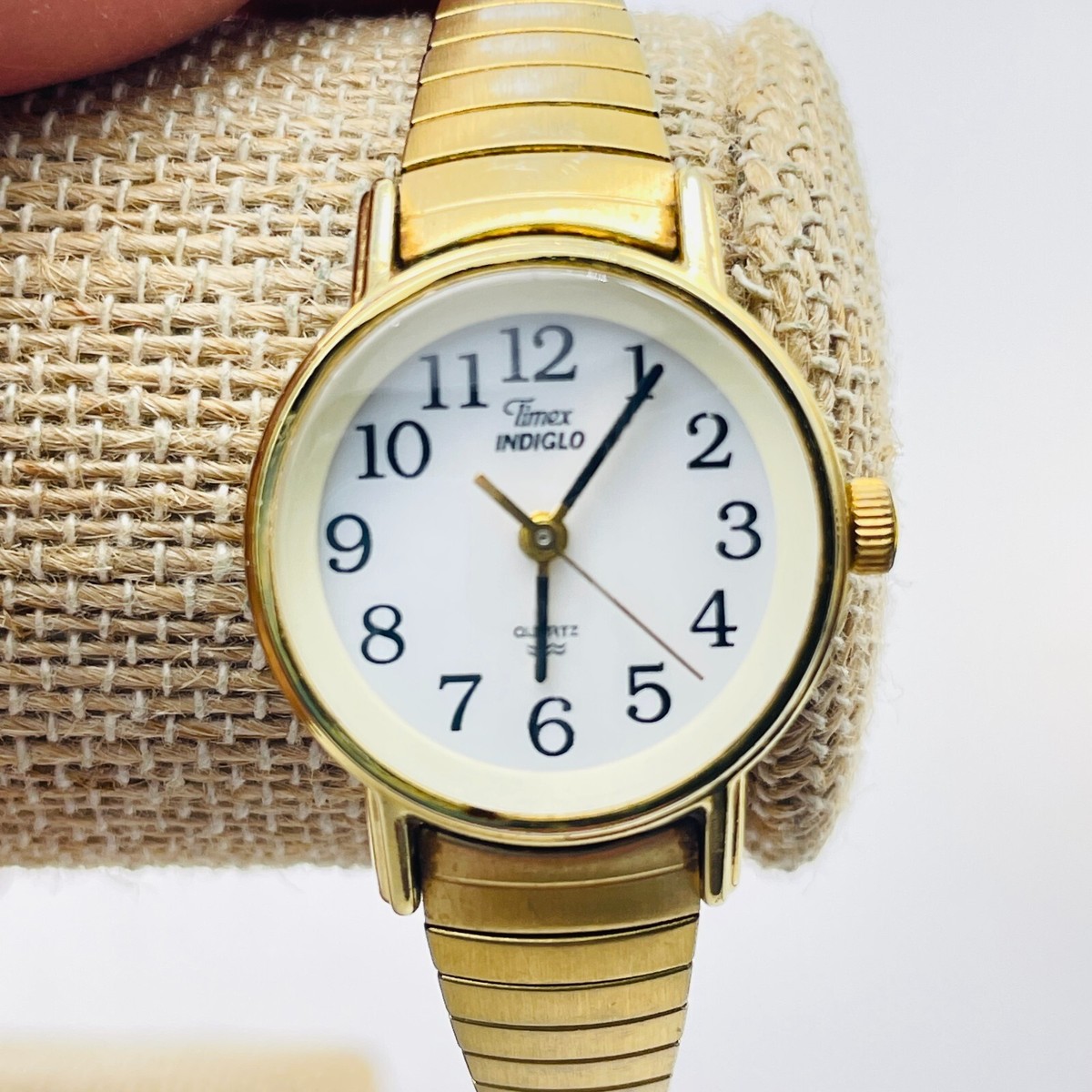 TIMEX Indiglo Quartz Ladies Wristwatch Gold Tone Expansion  display picture 2