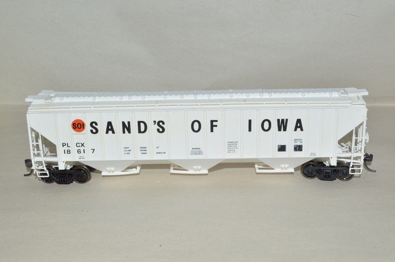 HO InterMountain Sands of Iowa PS 4750 grain covered hopper car train MW KD's