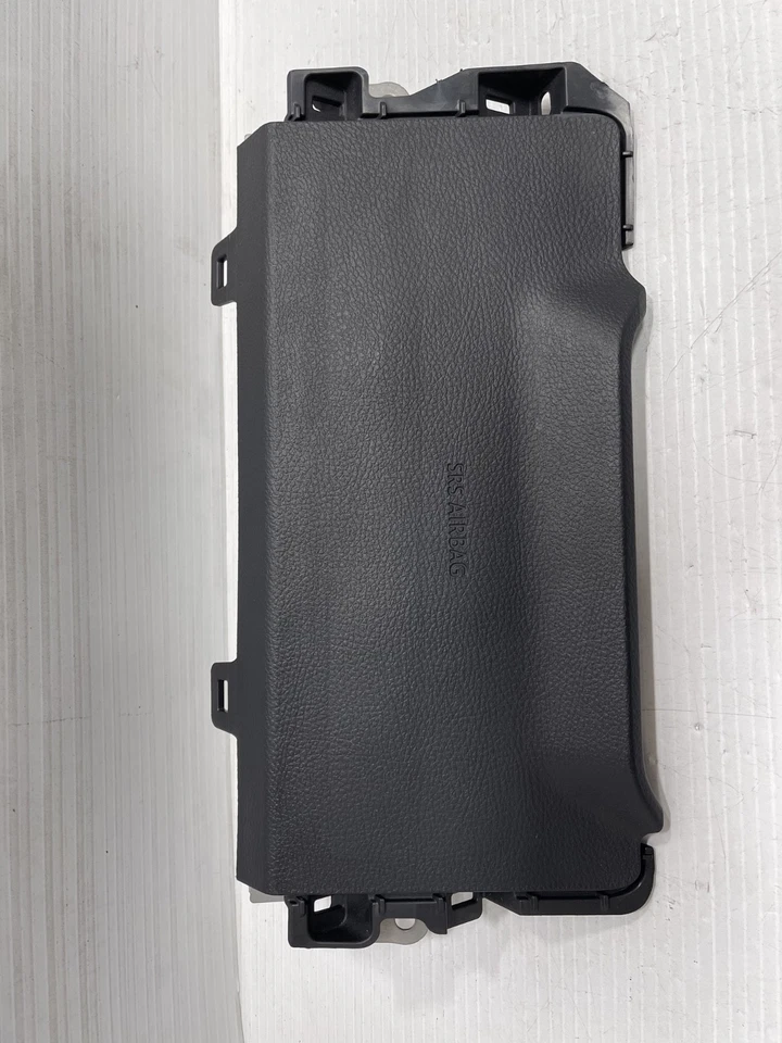 ✅ 2021-2023 TOYOTA SIENNA STEERING WHEEL AND DRIVER KNEE AIRBAG OEM✅ - Image 2 of 4