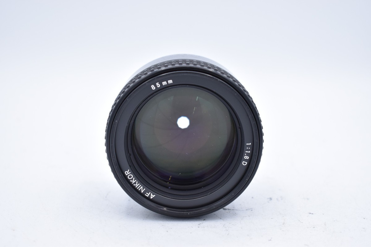 Nikon AF NIKKOR 85mm f/1.8 D Autofocus Lens {62}, With Caps (Japan