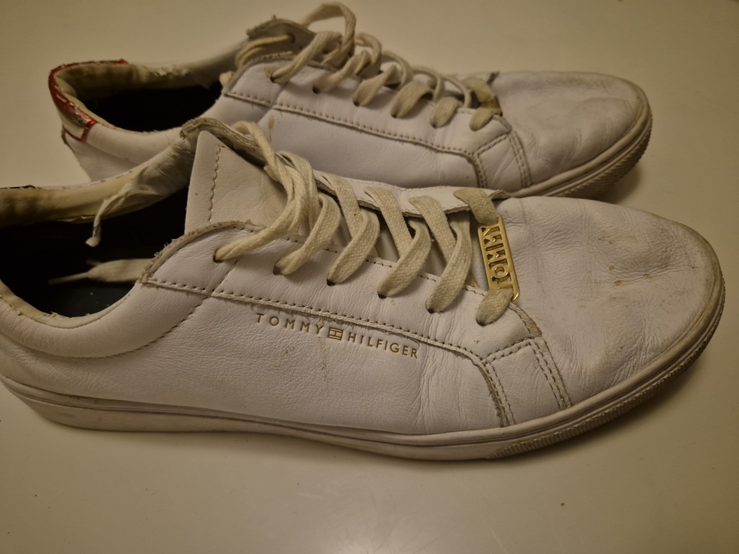 TOMMY HILFIGER ESSENTIAL TRAINERS UK7 WHITE
