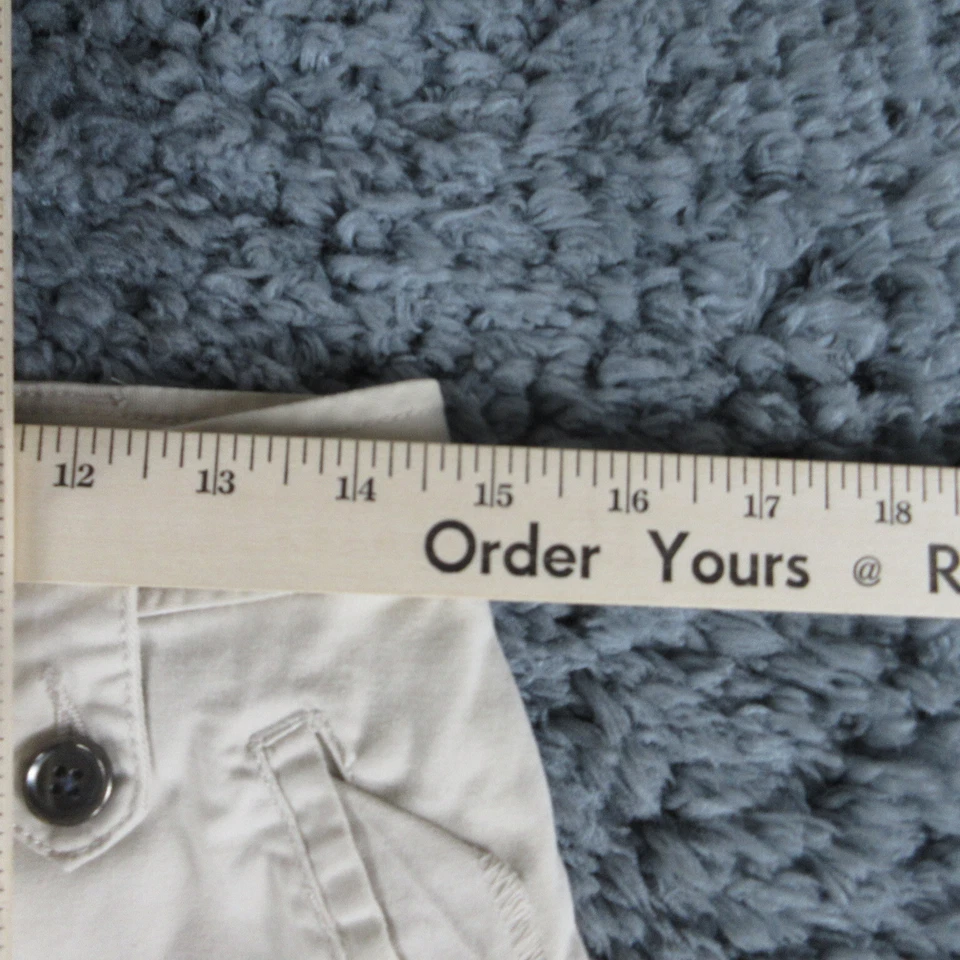 Chicos Shorts Womens 0.5 US Small Beige Roll Tab Platinum Cameo Short 29x9* - Image 4 of 4