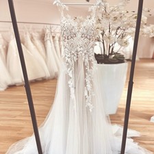 Elegant Wedding Dresses O Neck Applique Lace Court Train A-line Bridal Gowns