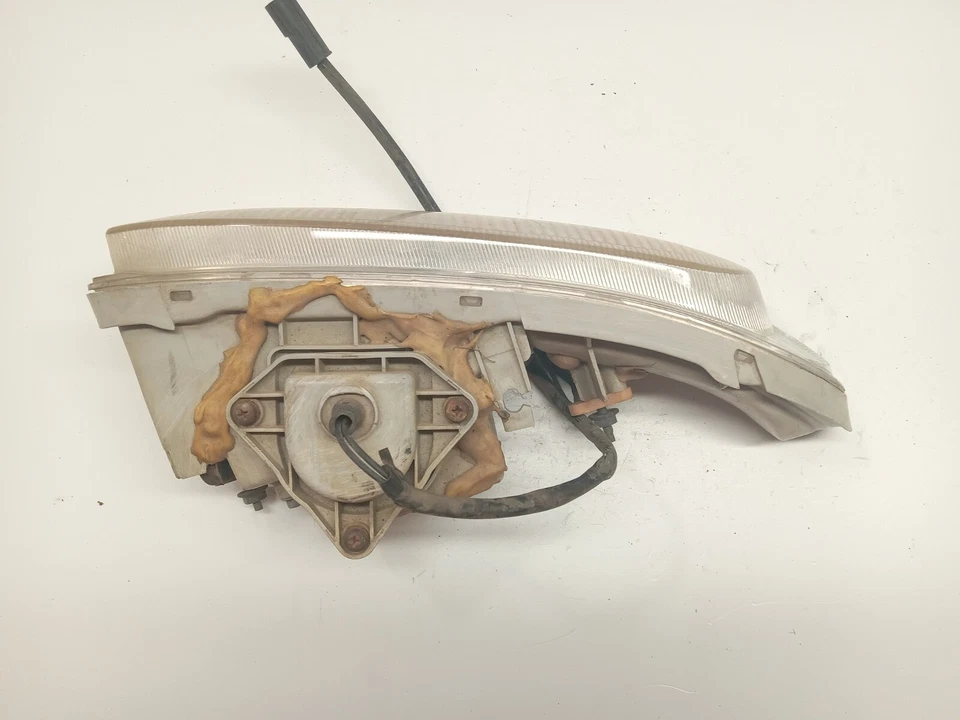 93-97 MAZDA 626 LEFT SIDE CORNER PARK FOG LIGHT BUMPER MOUNTED OEM, 116-58971 - image 3 of 4