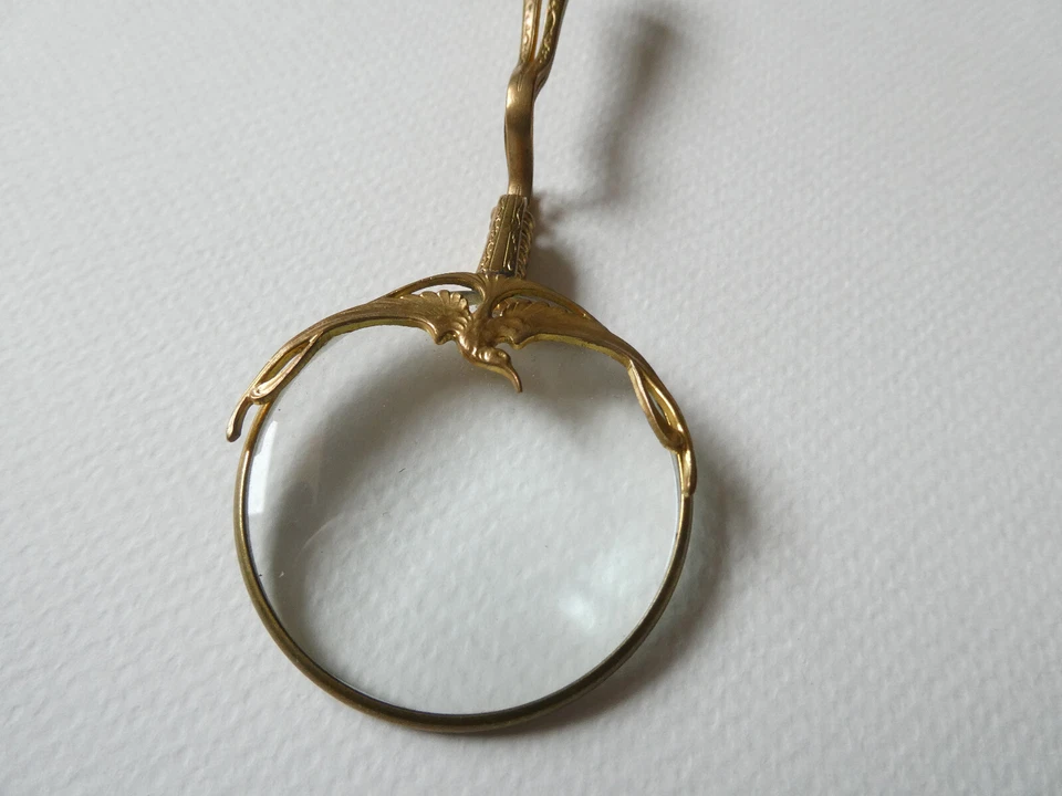 Petite loupe ancienne en métal doré - Photo 2/4