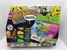 EXCLUSIVE Hot Wheels TONY HAWK HQ SKATEPARK FINGERBOARD HEADQUARTERS Tech Deck