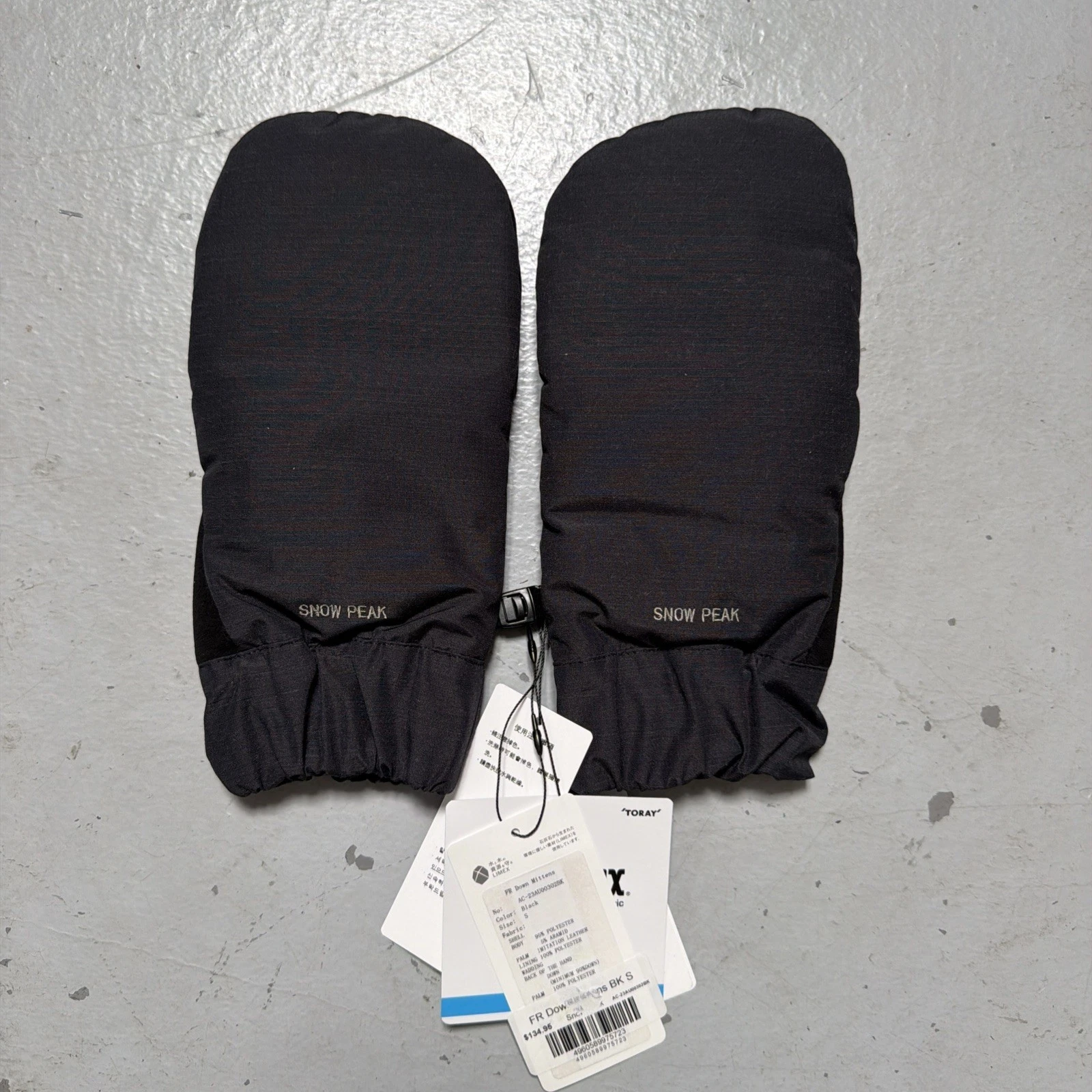 Snow Peak Japan FR Down Mittens Outdoor Camp Gloves Dermizax Fabric S NWT $130+
Opens in a new windo
