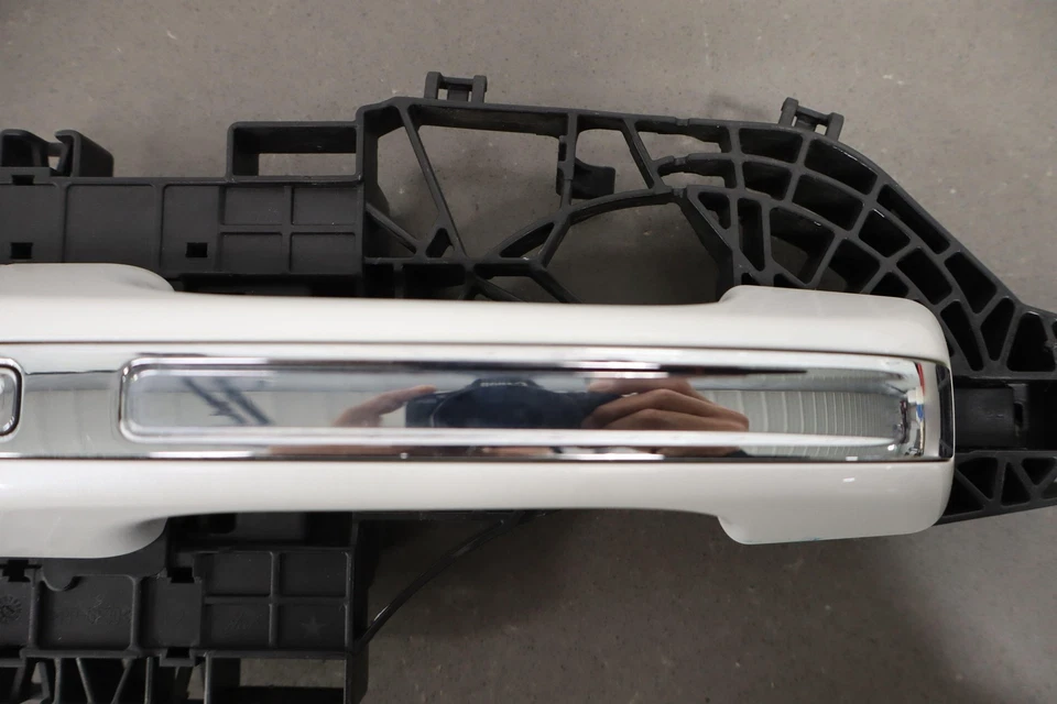 Juego de manijas de puerta Ram 1500 (6 orejetas) 19-24 proximidad marfil blanco tracción trasera/cromo (4) Foto 4 de 4