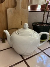 Cordon Bleu White Ceramic Teapot 20 oz