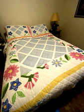 Handmade Quilt Pastels Flowers Comforter Bedspread 85x83 Full/Twin Shams