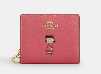 coachスヌーピー 二つ折り財布ルーシー　CBN89 COACH x PEANUTS 2025 Snap Wallet Lucy CBN89 NEW Snoopy JP FS