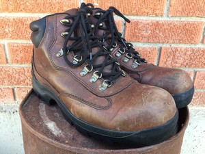 nike acg hiking boots