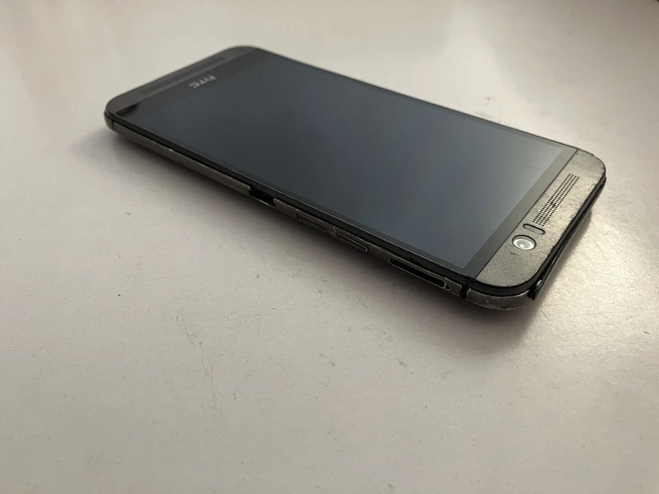 Smartphone HTC One M9 OPJA100 - NON Testato per Parti di Ricambio - Immagine 3 di 4