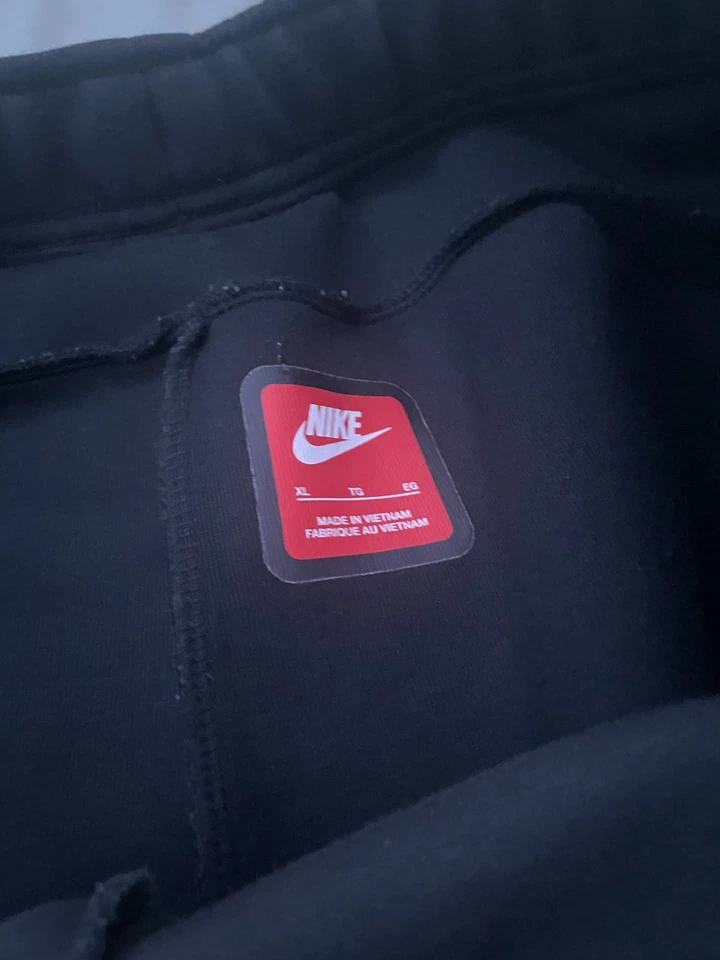 Pantalones deportivos Nike Sportswear Tech polar gris y negro talla XL Foto 4 de 4