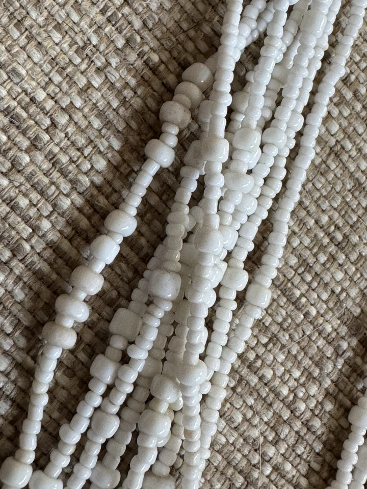 Collar distintivo Silpada de múltiples hebras con cuentas de vidrio blanco y esterlina 33" Foto 3 de 4