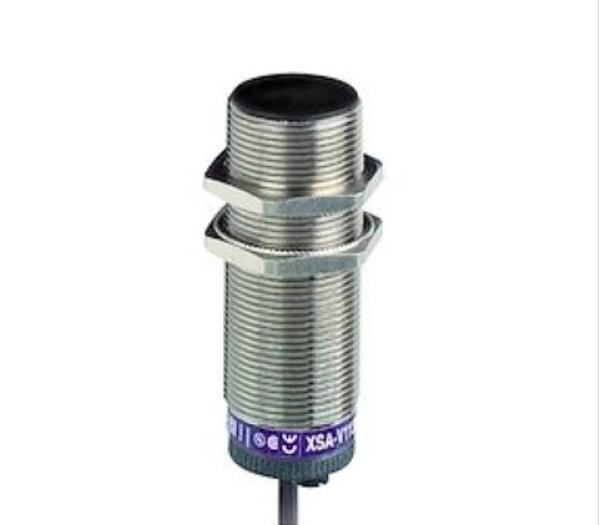 XS détecteur inductif XSAV11801 Telemecanique M30 Sn 10mm Neuf