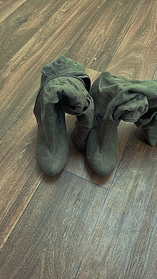 Michael Antonio - Botas hasta el muslo grises Foto 3 de 3