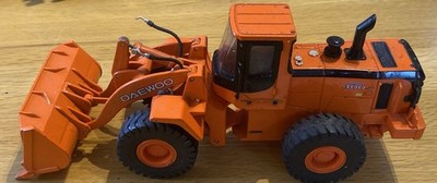 Maßstab 1:40 - Wheeled Loaded Daewoo Mega 400 V Clover World