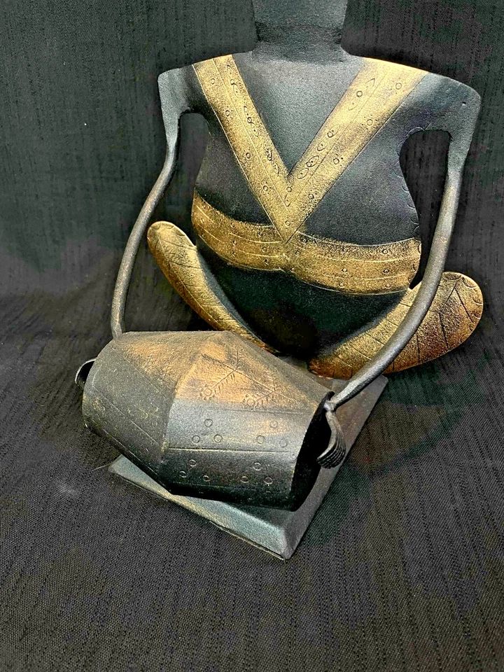 "Estatua de baterista tribal de metal hecha a mano - decoración de arte popular negro y dorado 15""" Foto 4 de 4