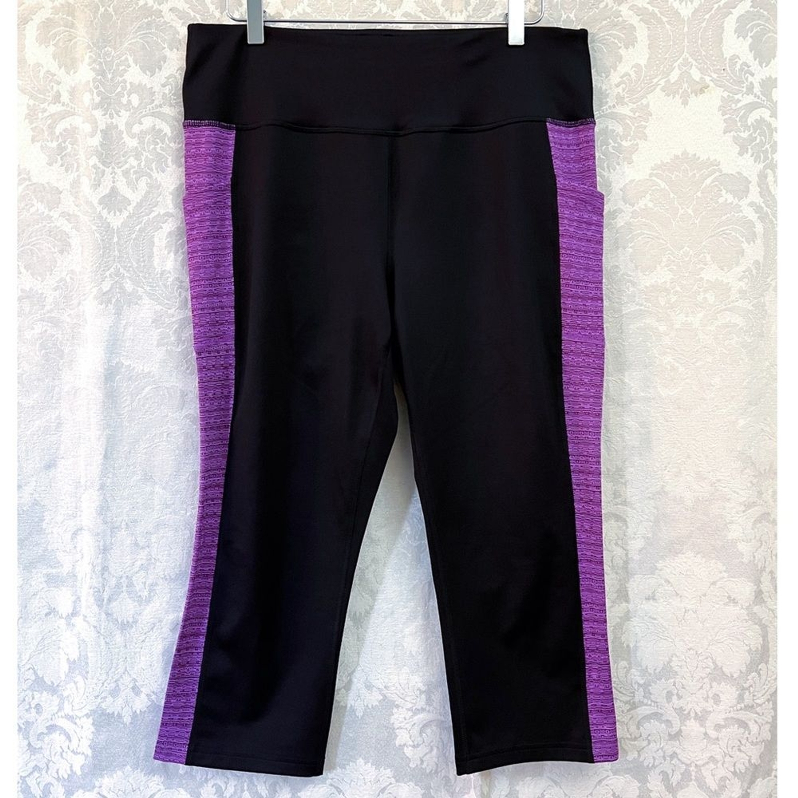 Tek Gear DryTek Women’s Performance Capri Leggings In Black/Purple Plus