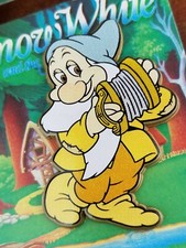 Snow White Dwarf BASHFUL Pin Back Plastic Brooch UK European Walt Disney Card