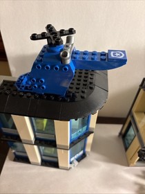 LEGO City Builds Capital City 60200 Museum Hotel Police 60141 Bank 60140 Cars