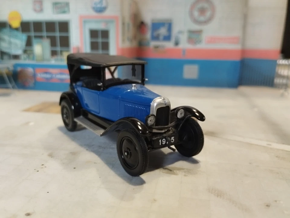 Citroen C2 Universal Hobbies 1/43 - Photo 2/4