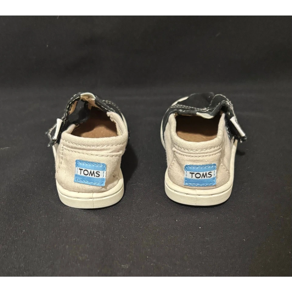 Так мило! TOMS крошечные классические черный и желтовато-коричневый ребенка ясельного возраста мальчика девочки холст туфли размер T 6 - Изображение 3 из 4