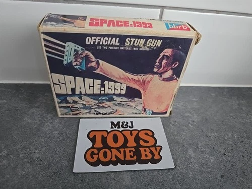 Space: 1999 official Stun Gun BBRB (Red Rose) Hong Kong plastic 1975. VERY RARE.