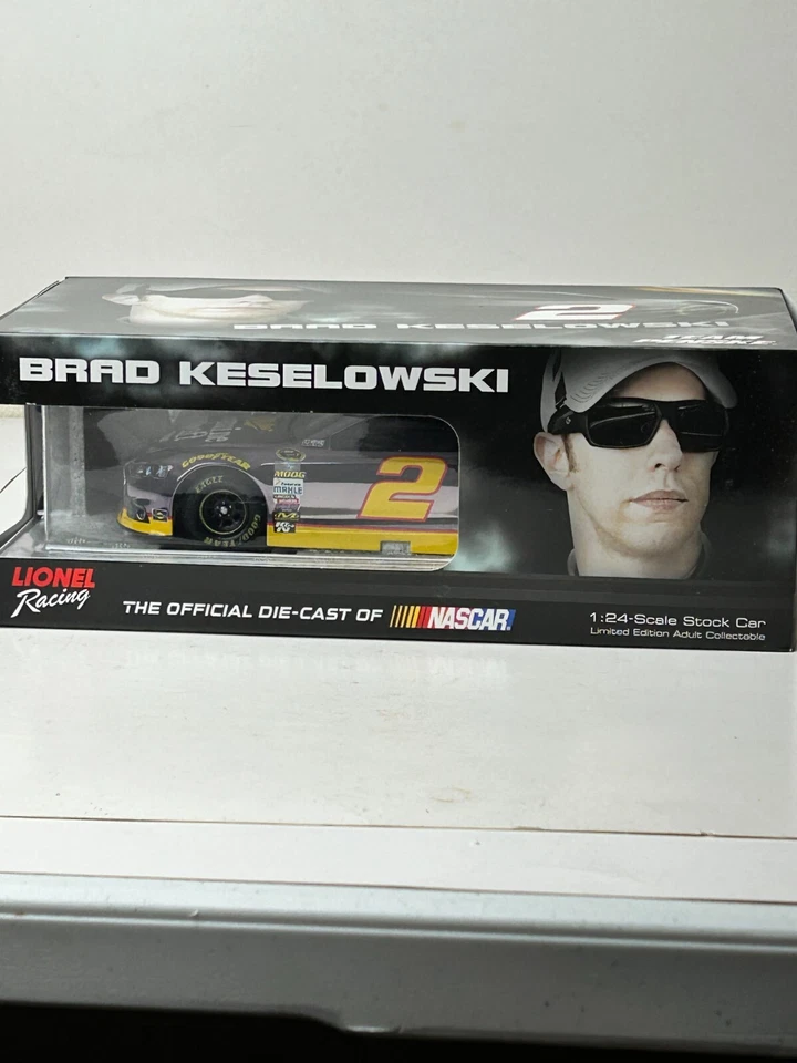 Ford Fusion 2015 Lionel Racing 1/24 Brad Keselowski color cromo 1 de 72 Foto 2 de 4