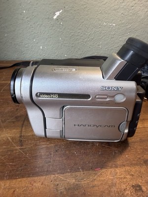 Sony Handycam CCD-TRV138 HI8 8mm With Cords, Battery, Strap