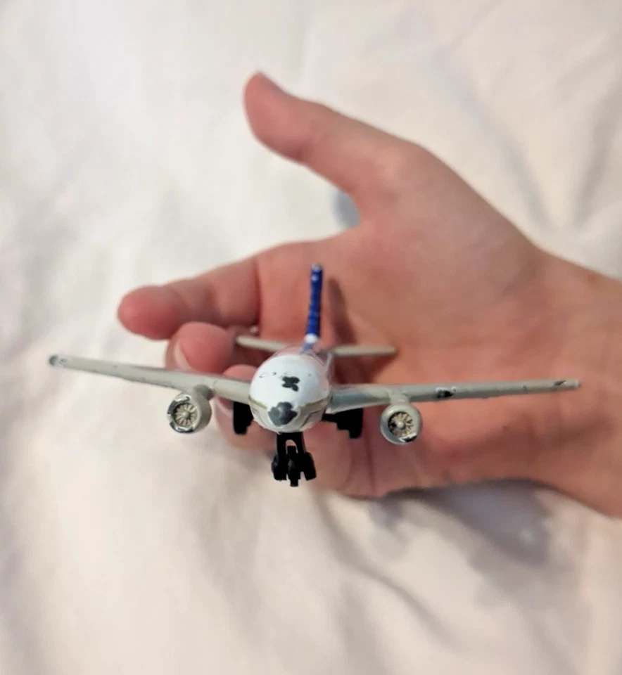 Avión a reacción Mattel/Matchbox Continental Airline Boeing 777-200 2005 metal fundido a presión Foto 2 de 4