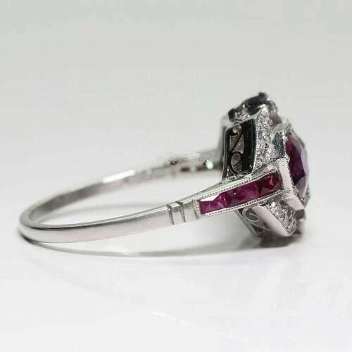 Anillo de compromiso estilo Art Deco creado en laboratorio con diamantes y rubíes acabado oro blanco de 14K Foto 3 de 4