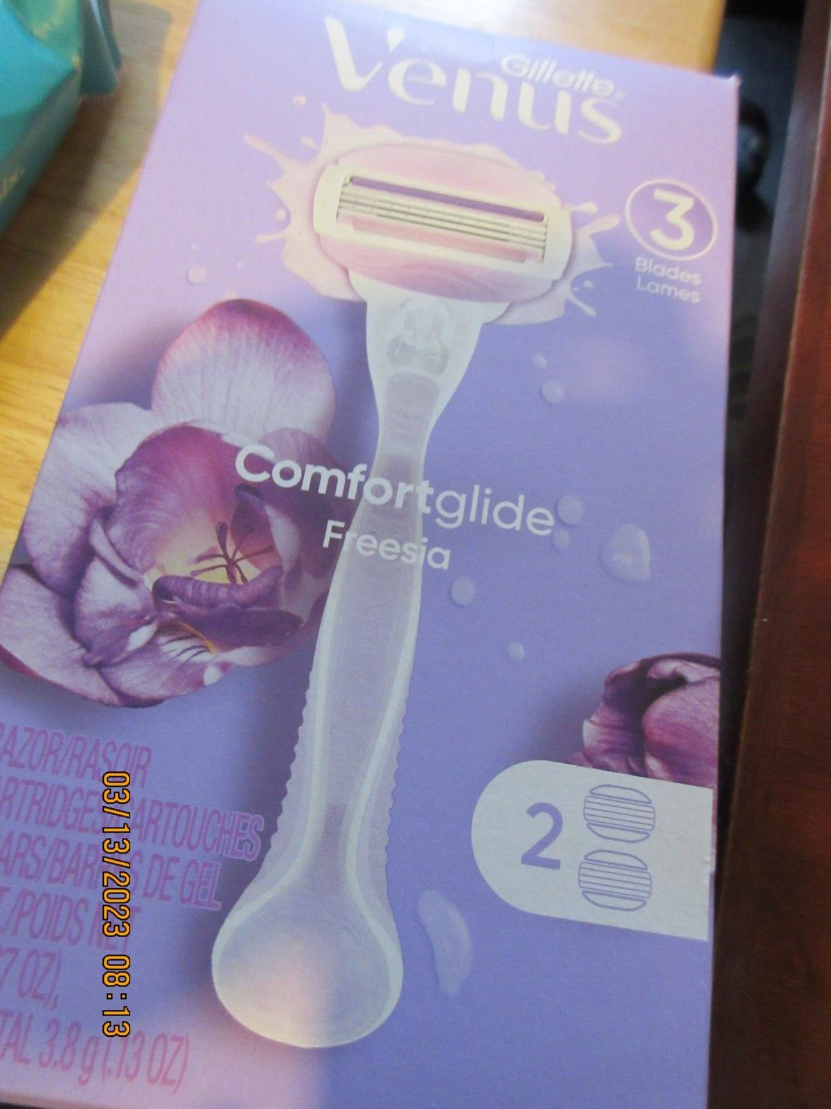 Gillette Venus ComfortGlide Freesia Women's 3 Blade  Razor 1 handle + 2 refills