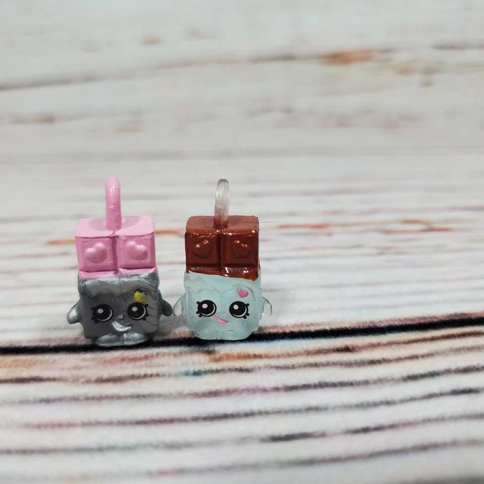 Shopkins Charm Temporada 5 Lote Cheeky Chocolate Translúcido #5-103 Metálico #5-127 Foto 3 de 4