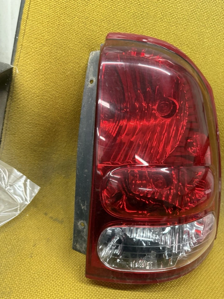  Оригинальный задний фонарь со стороны пассажира GM 15131581 Buick Rainier 2004-2007 - Изображение 3 из 4