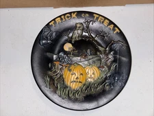 Byron Molds 3D Ceramic 1984  10” Wall Plate Halloween Trick Or Treat. Spider