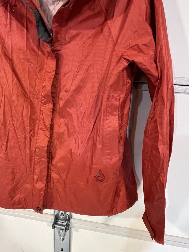 🔥 ISIS Women’s Size 10 Salmon Vented Hooded Rain Jacket Lightweight Water Proof - Image 2 of 4