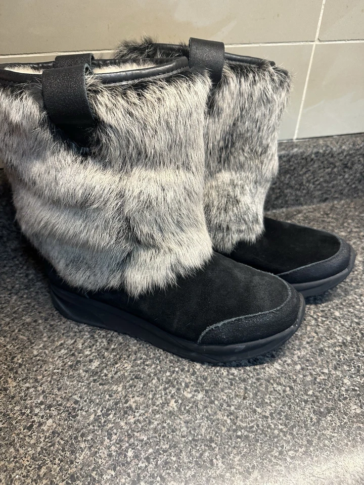 Autêntica Bota Australian Luxe Coletiva de Pele de Coelho e Shearling Zhinu - Imagem 2 de 4