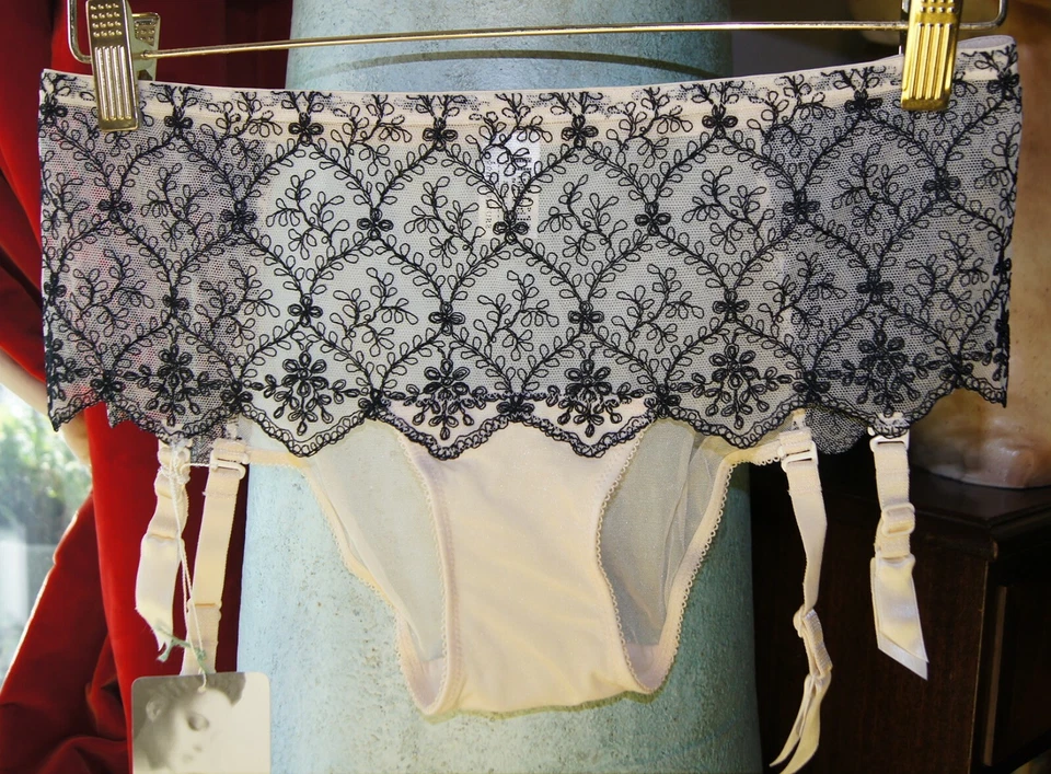 Wolford Apricot/Black Sheer Embroidered Floral Deep Suspender Shorts - Image 2 of 4