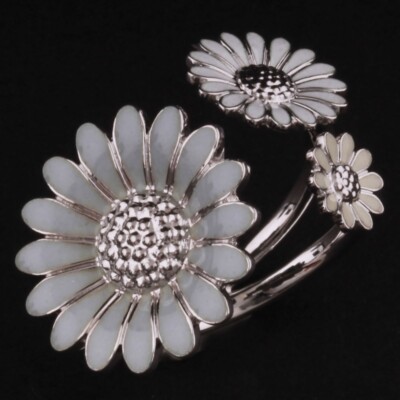GEORG JENSEN x STINE GOYA Sterling Ring. 3 weiße Gänseblümchen Blumen. 2000131600