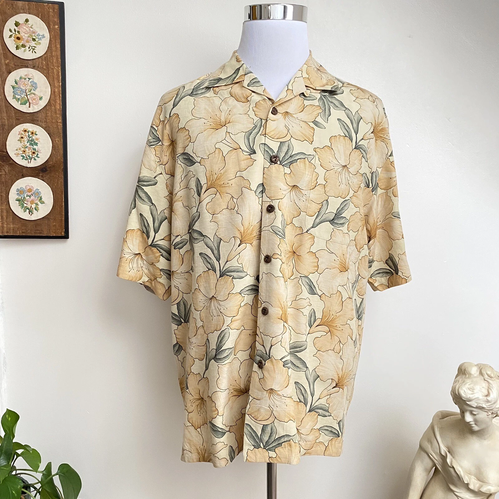 Jamaica Jaxx Men’s Large 100% Silk Cream Floral Hawaiian Shirt Tropical
