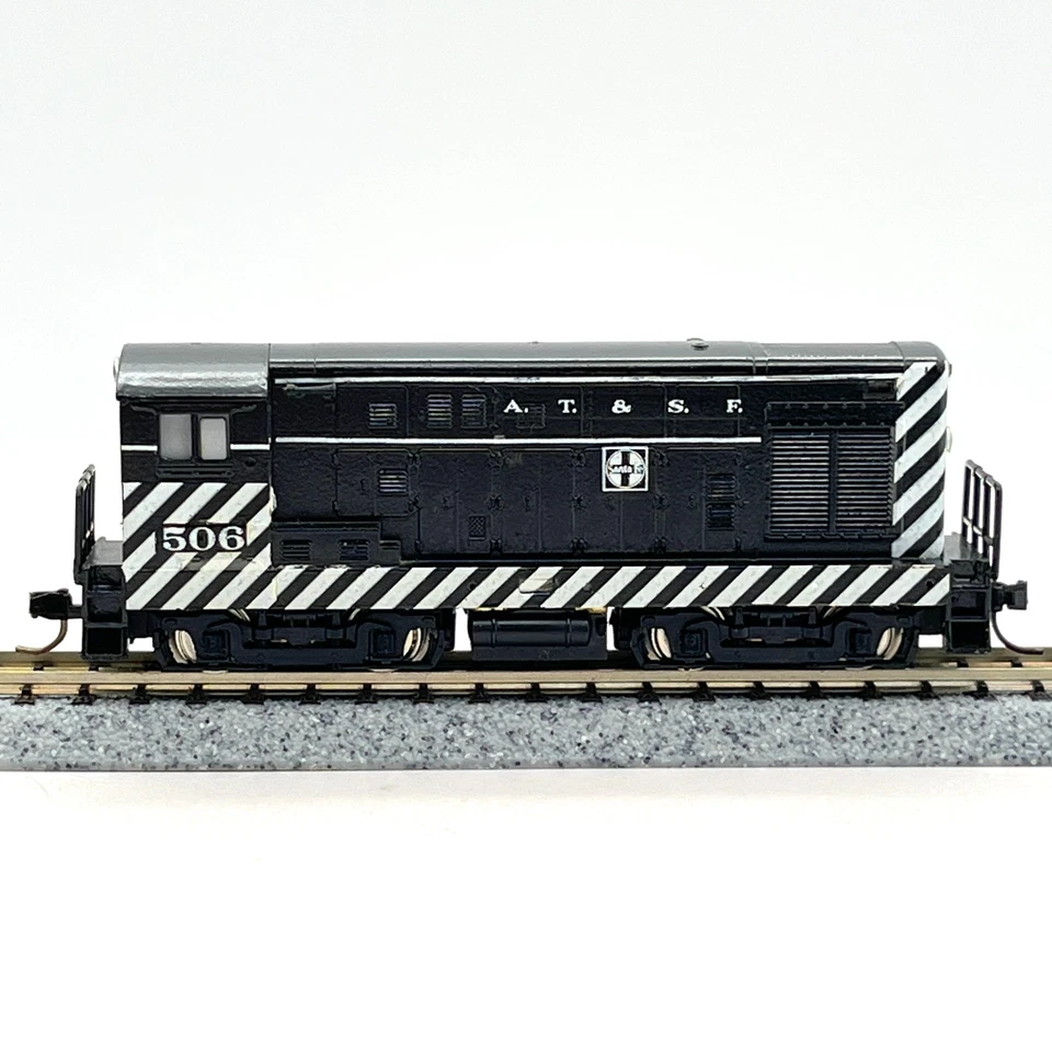 Locomotora Minitrix escala N Santa Fe Fairbanks Morse H-12-44 decorada a medida Foto 3 de 4