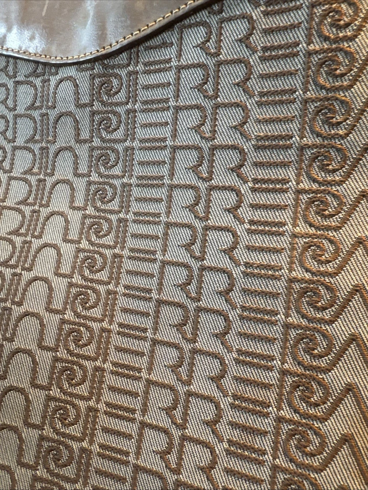 Bolso sin asas Pierre Cardin vintage con logotipo beige de lona y cuero con detalles dorados Foto 4 de 4