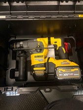 Dewalt DCH333T2 54V XR Flexvolt Cordless Brushless SDS Hammer Drill 2 x 6Ah