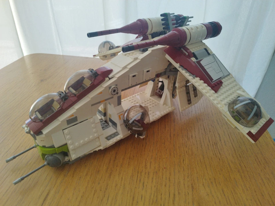 LEGO Star Wars 75021 Republic Gunship, photo 1 sur 5