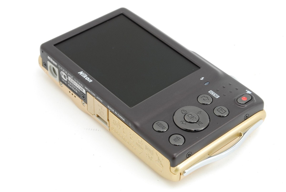 MINT w/case] Nikon COOLPIX S3300 16.44MP Digital Camera GOLD